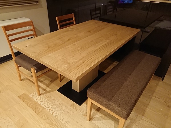 栗無垢材のテーブル | 木材通販のマルトクショップ