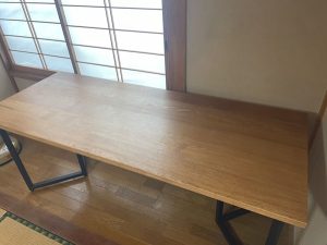 ナラのテーブル