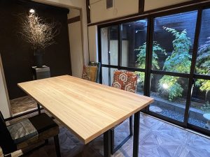 桧のダイニングテーブル