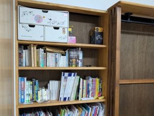 縦格子を組み合わた収納