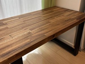 アカシアで小さい机を製作