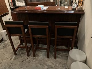 飲食店の椅子