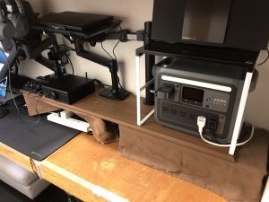 デスクシェルフの補強