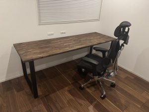 アカシアの作業デスク