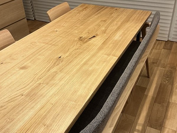 棚付きのサイドテーブル