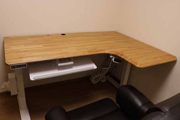L字型の昇降式デスク