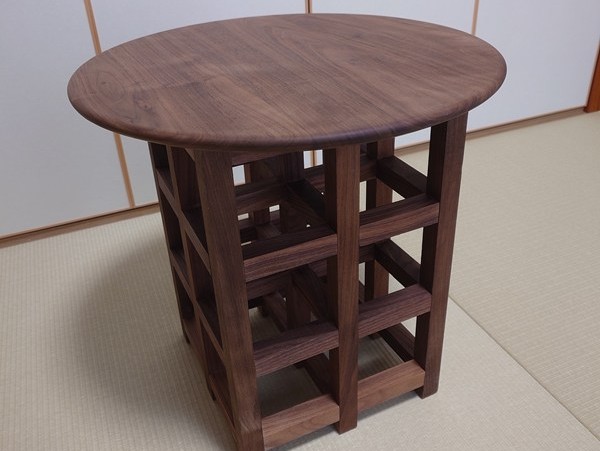 格子状のサイドテーブル