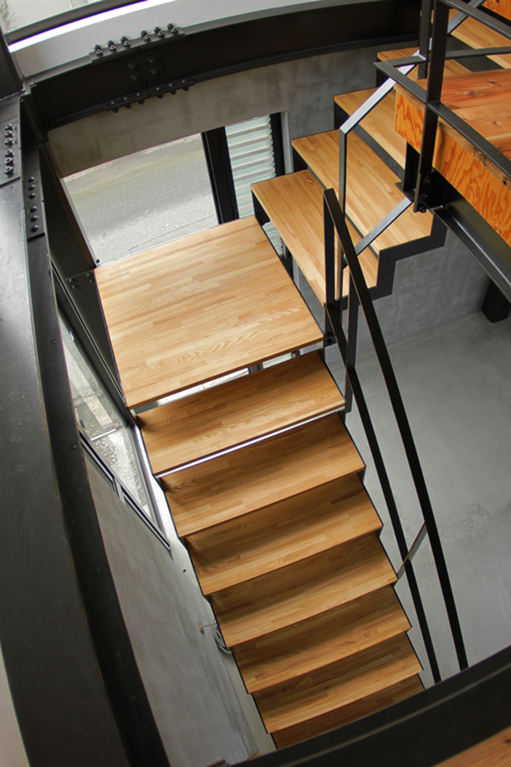 タモ集成階段事例
