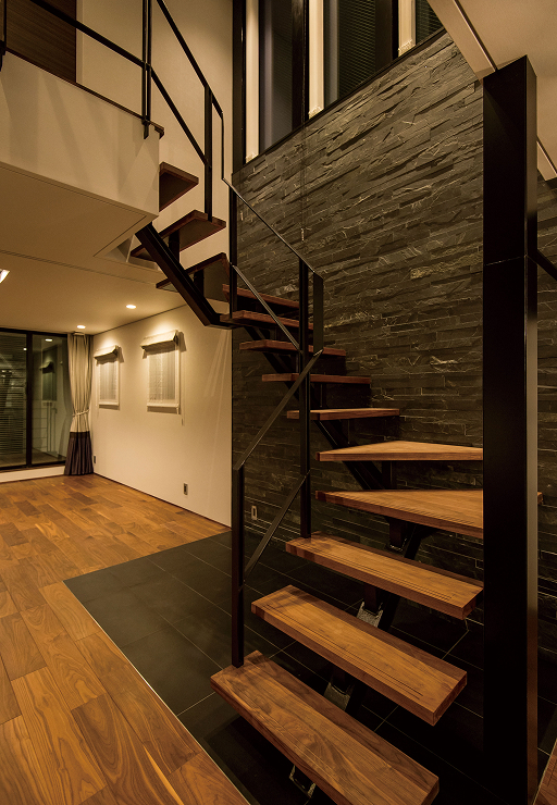 ウォールナット階段事例