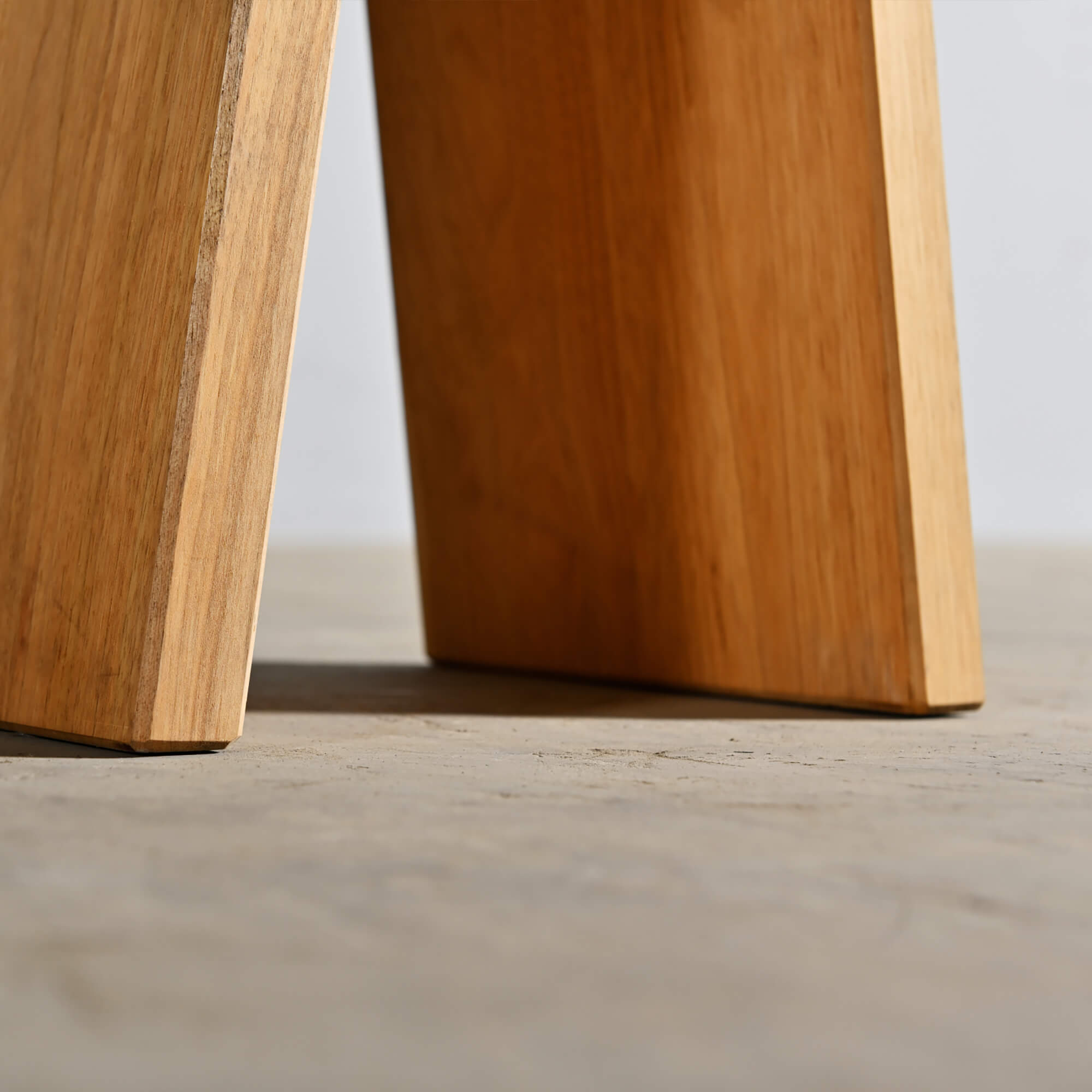 スツール／面材脚