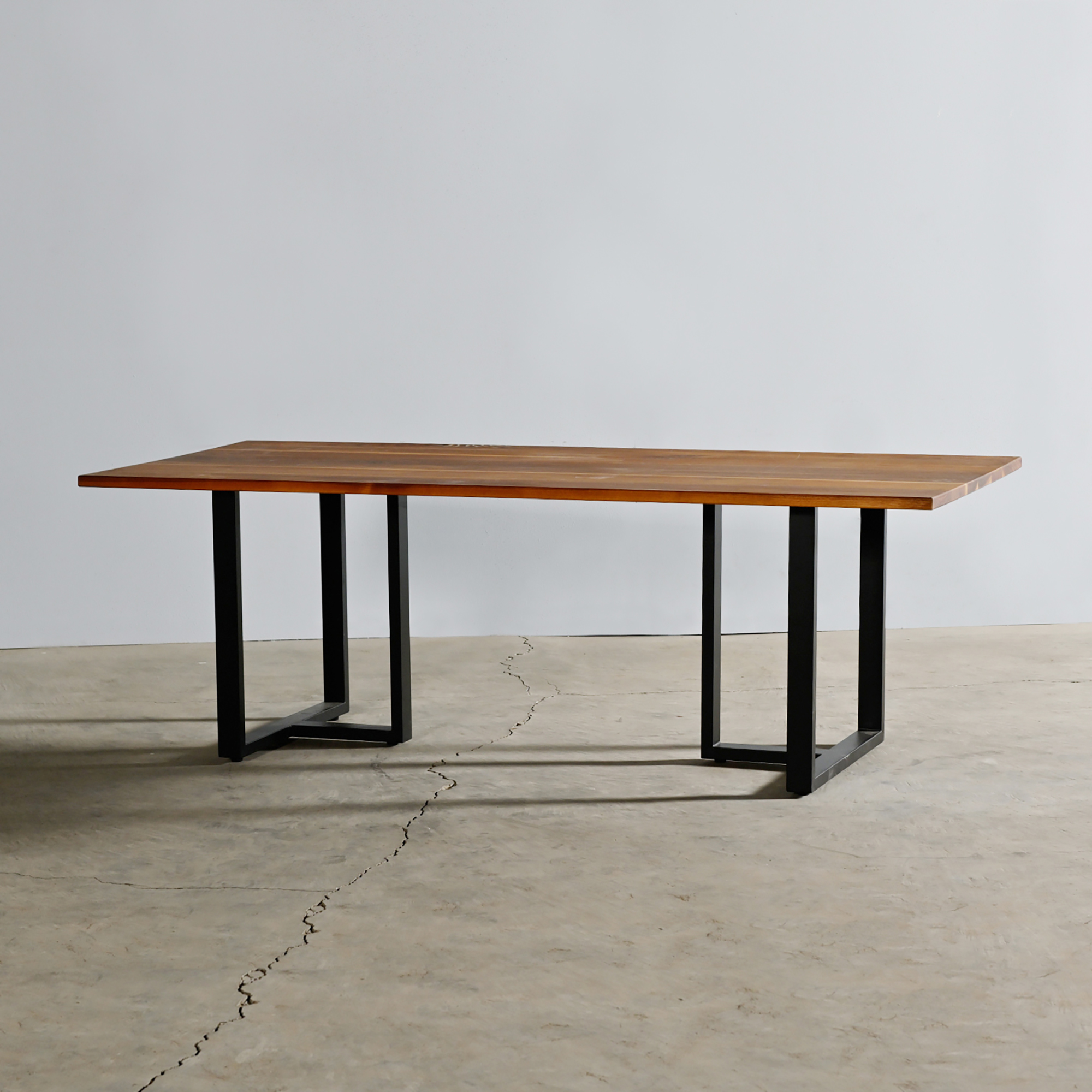 長方形テーブル／T 型鉄脚