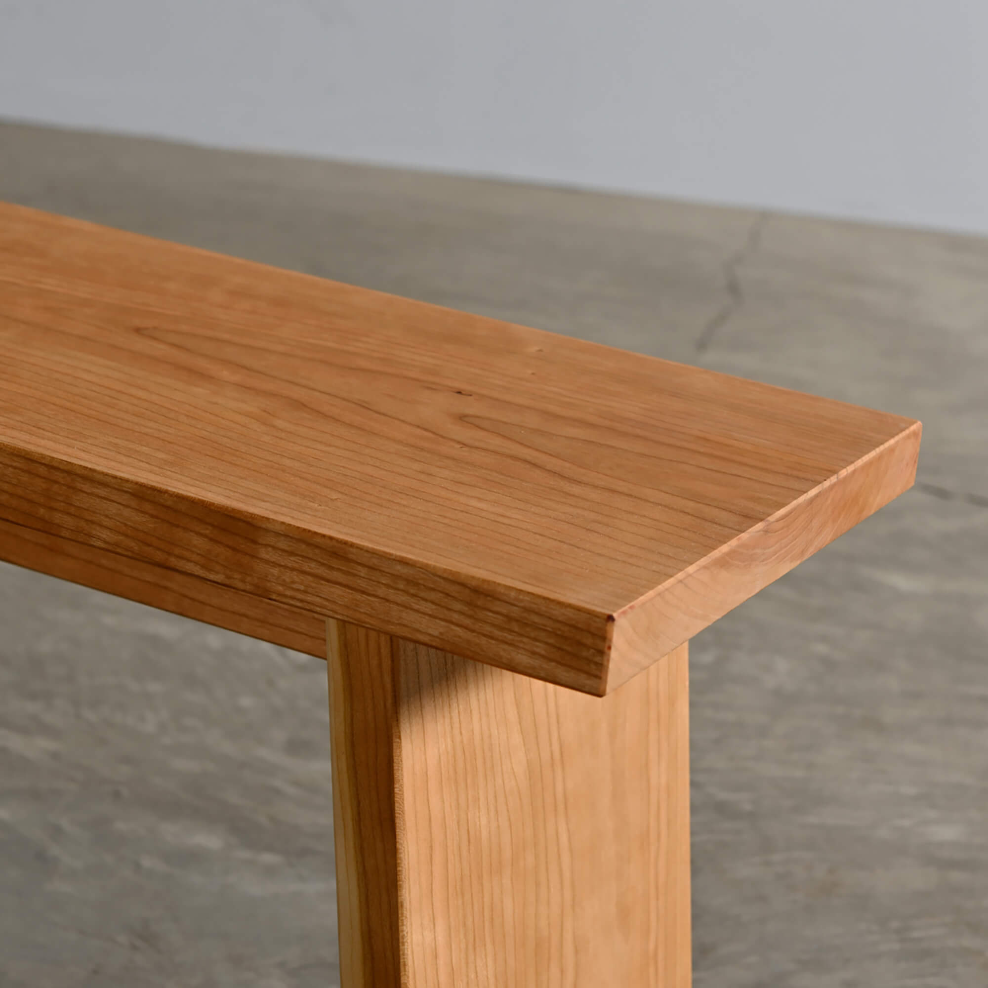 ベンチ／面材脚