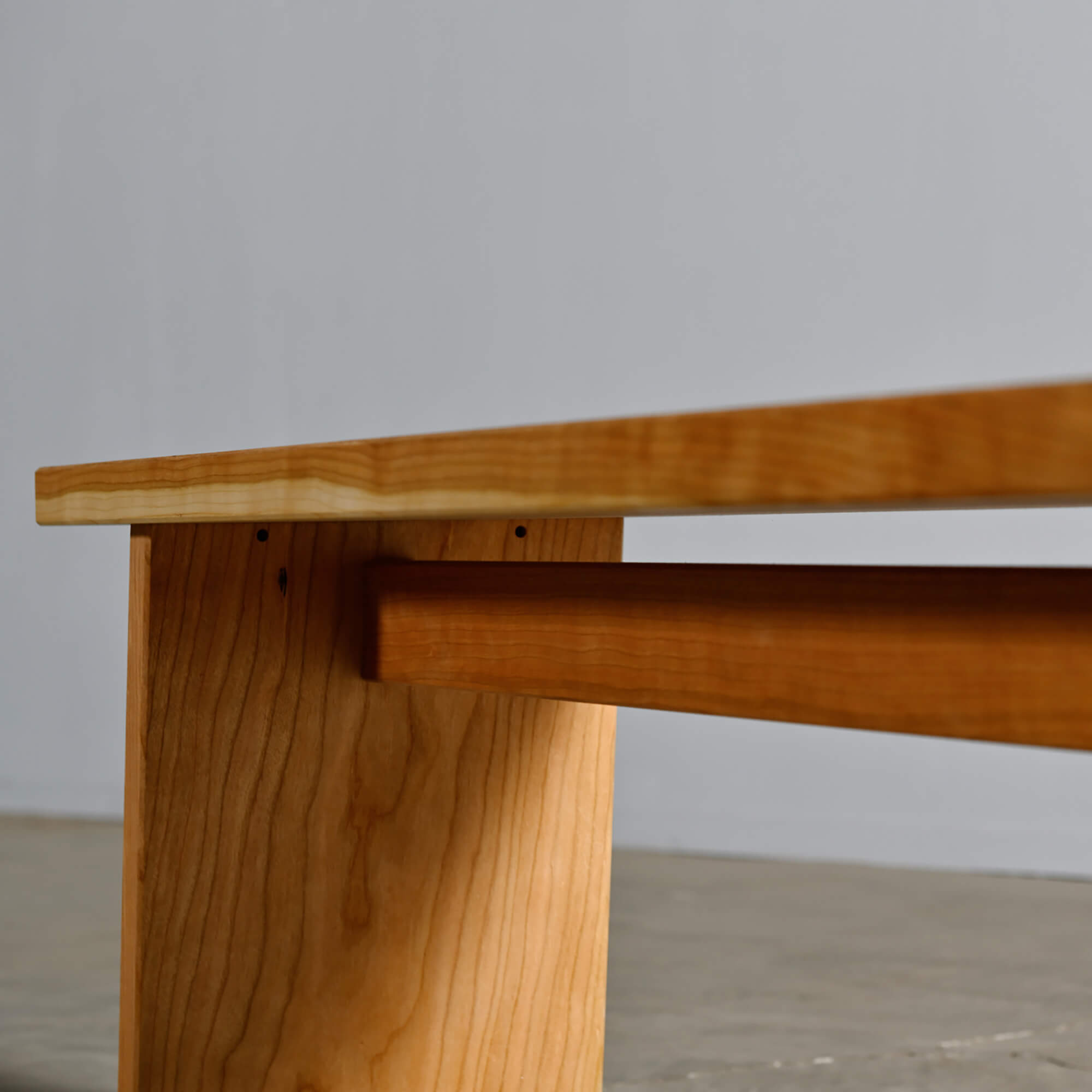 ベンチ／面材脚