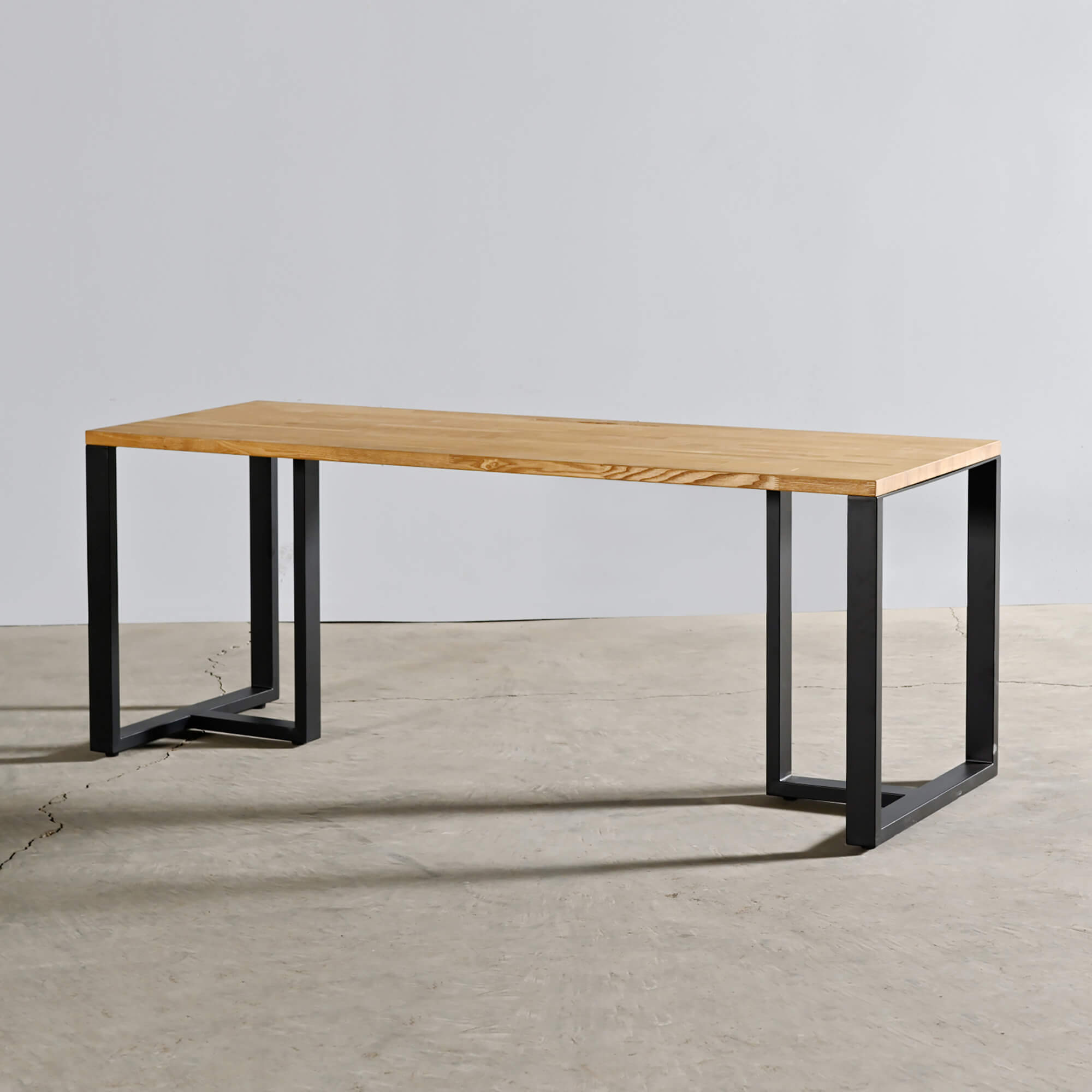 カウンターテーブル／T 型鉄脚