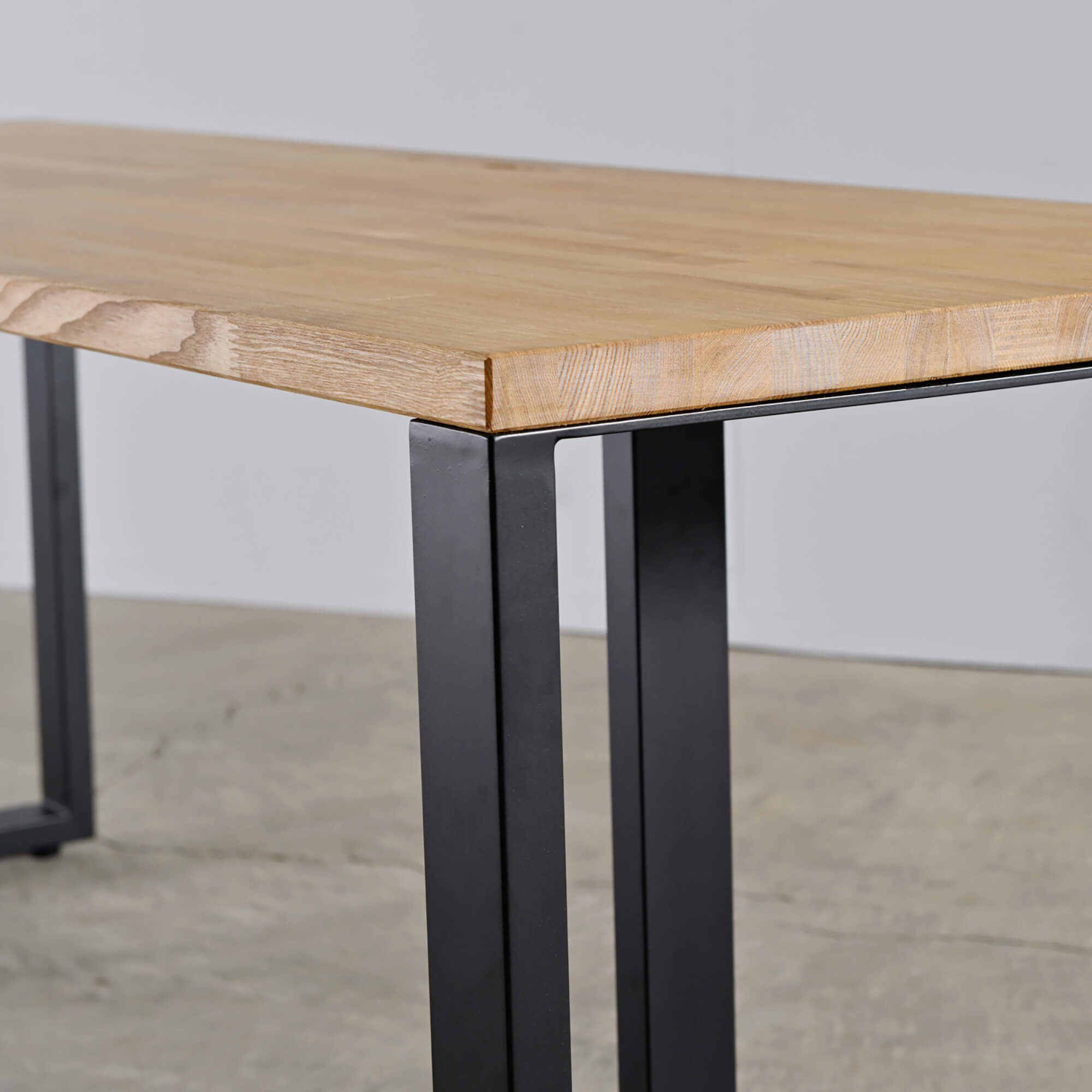 カウンターテーブル／T 型鉄脚