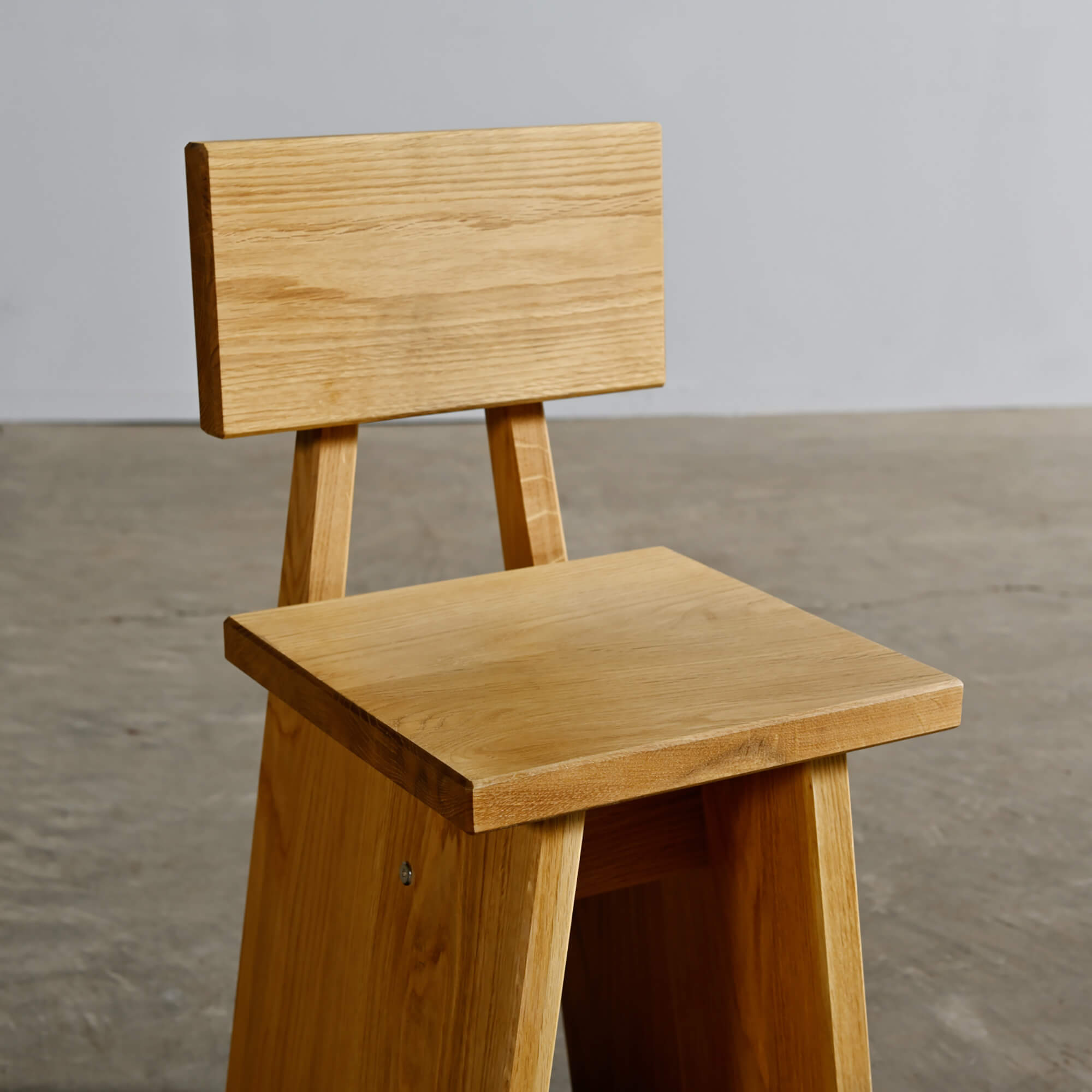 背付きコンパクトチェア