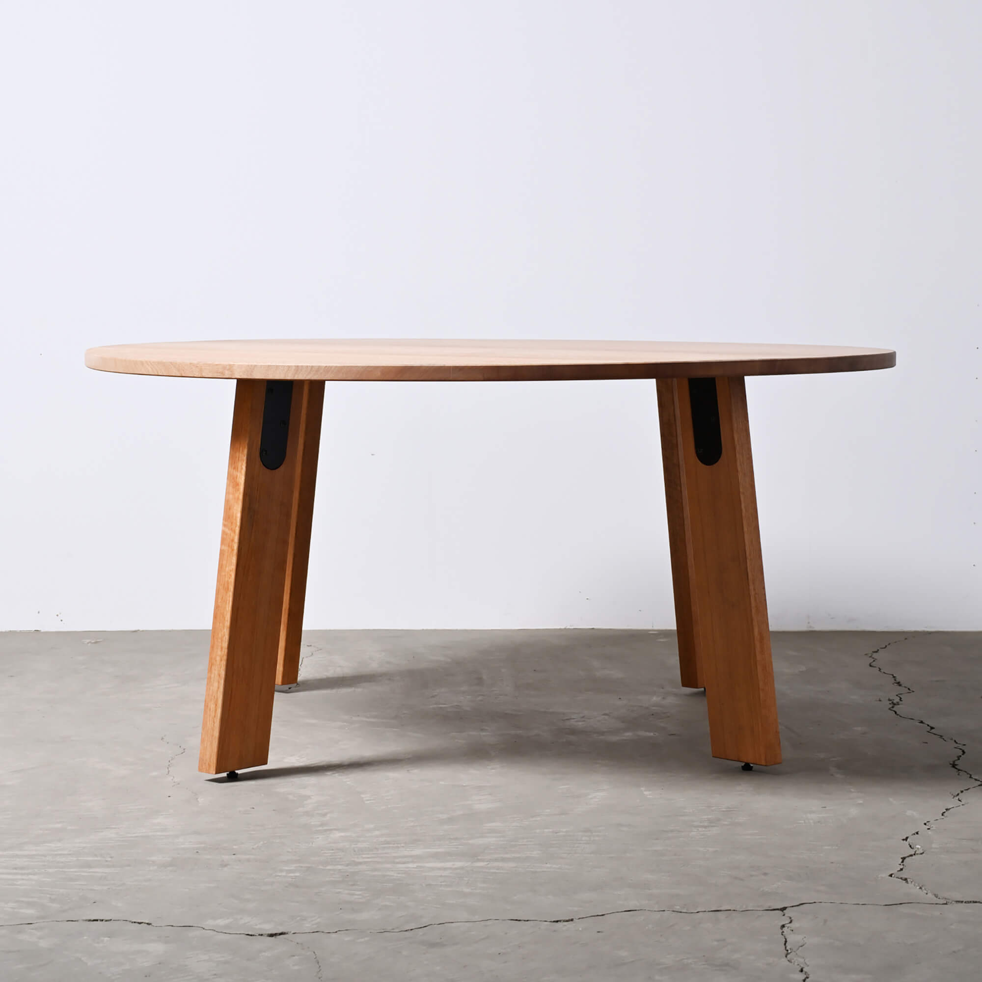 Rose Mary 木製円形アウトドアテーブル＆チェア３脚 Rose Mary 木製円形アウトドアテーブル＆チェア3脚 Rose Mary 木製