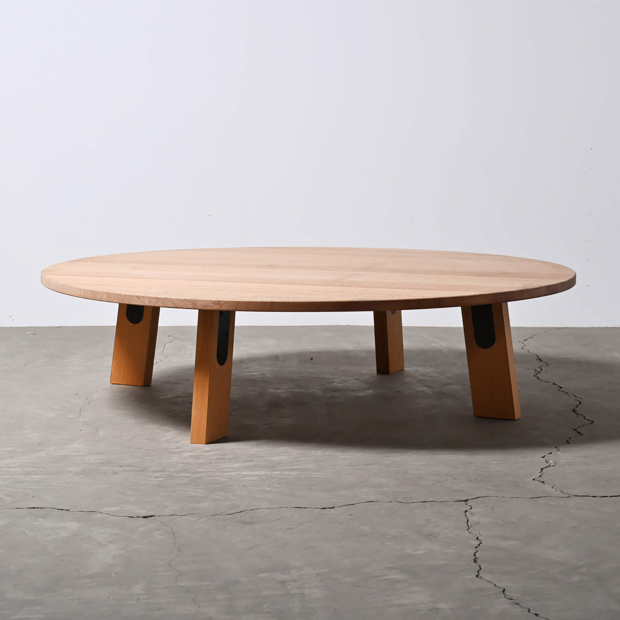m3 | 円形座卓／木脚