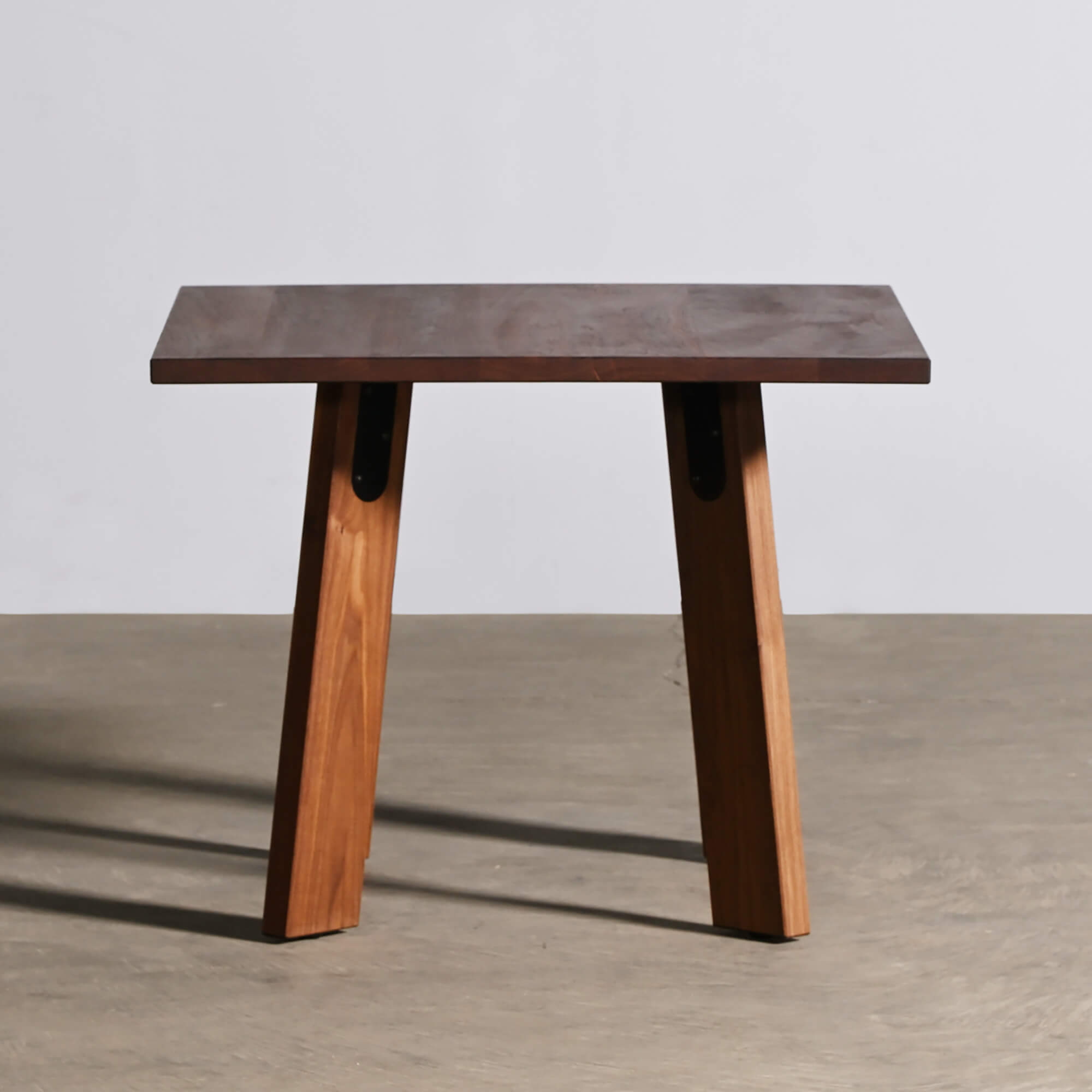 m3 | 正方形テーブル／木脚